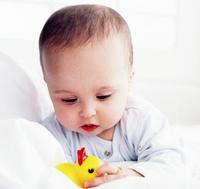 Μωρό 5 μηνών, φυσιολογική ανάπτυξη: Κινητικότητα, κοινωνικότητα, αντίληψη, ακοή, ομιλία